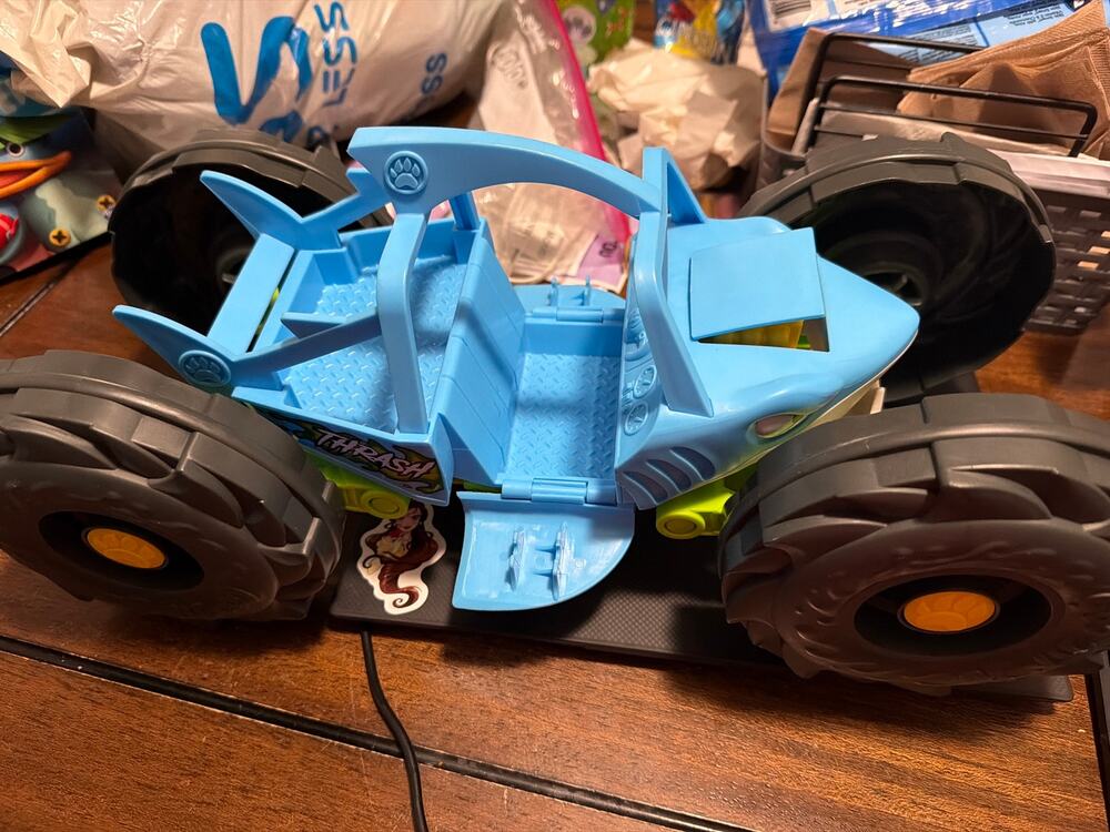 Goo Jit Zu Heroes Stretch And Strike Thrash Mobile 12 in Action Figure